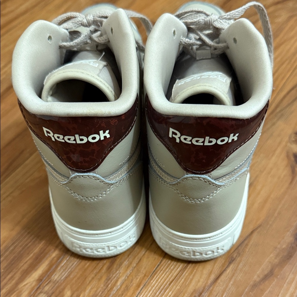 Reebok Women's Court Advance Bold High Sneakers . Size 7 1/2 EUC
